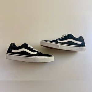 Women’s Old Skool black Vans sneakers size 7.0
